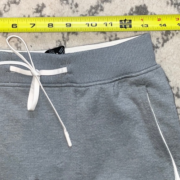 Lululemon Men’s Textured Tech Short. Grey. S - Picture 7 of 8